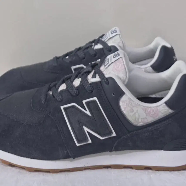 [BUNJANG] New Balance 574V1 Floral Blacktop Gumsole / [250] 뉴발란스 574V1 플로랄 블랙탑검솔ㅡ단종매물,최저가