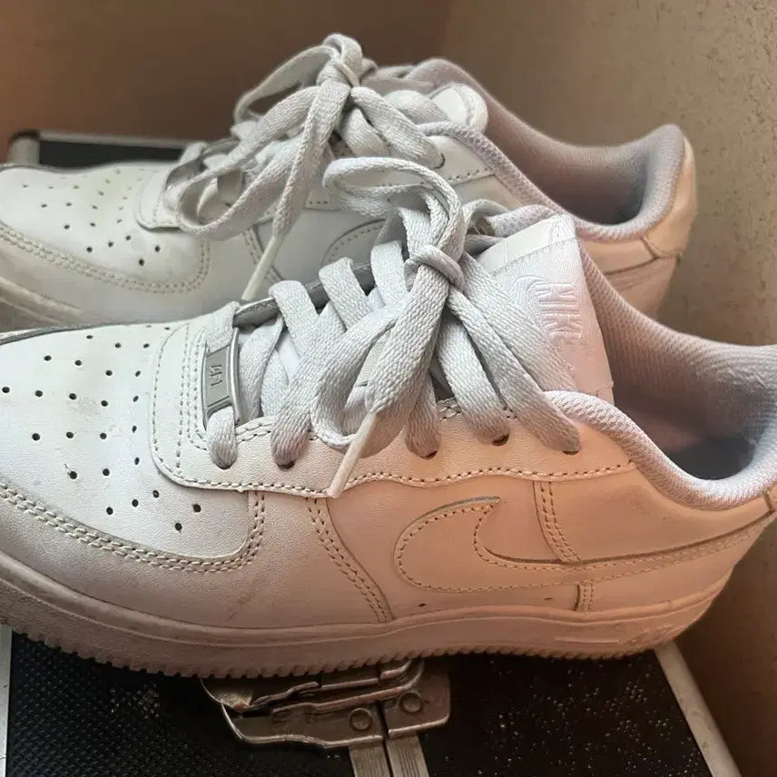 [BUNJANG] Nike Air Force 1 235mm Sneakers / 나이키 에어포스1 235mm