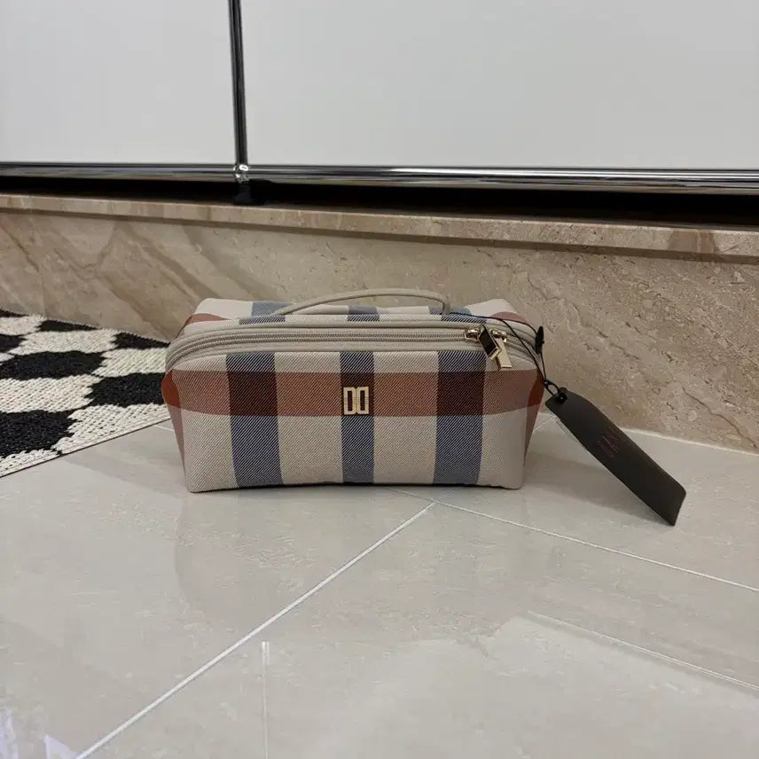 [SOLD OUT] 닥스 코스메틱백 (택달린 새상품)