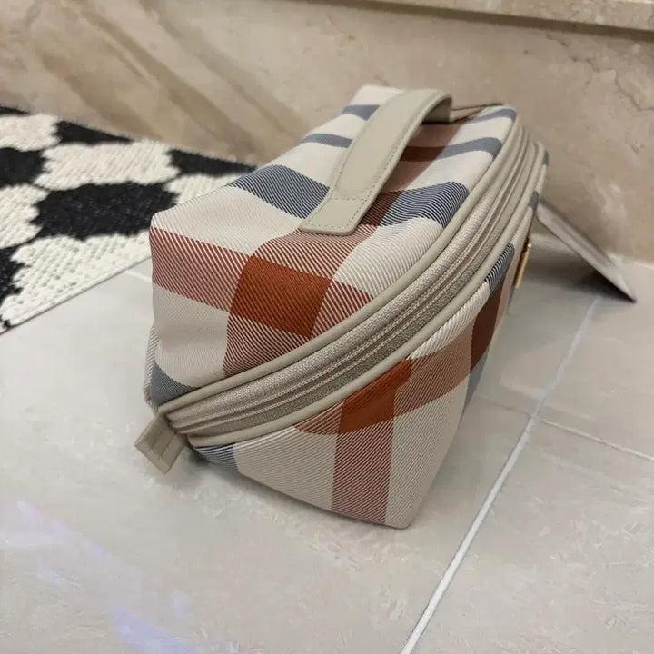 [SOLD OUT] 닥스 코스메틱백 (택달린 새상품)