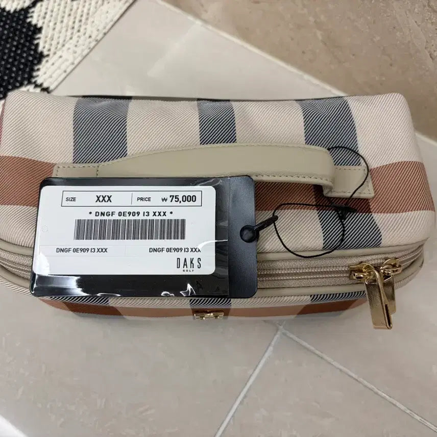 [SOLD OUT] 닥스 코스메틱백 (택달린 새상품)