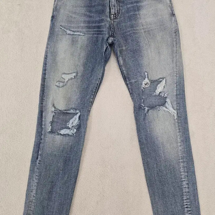 [BUNJANG] Saint Laurent Knee-Ripped Jeans Size 30 / 생로랑 무릎찢청 청바지.  싸이즈 30