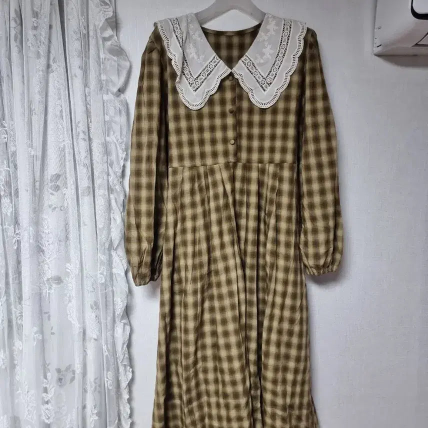 [BUNJANG] Checkered Long Dress with Lace Collar / 체크 롱 원피스 레이스 카라 포인트