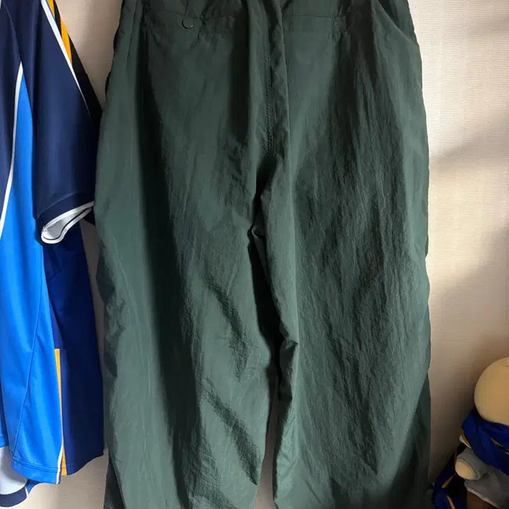 [BUNJANG] Angleon Nylon Tuck Balloon Pants / 앵글런 나일론 벌룬팬츠 그린