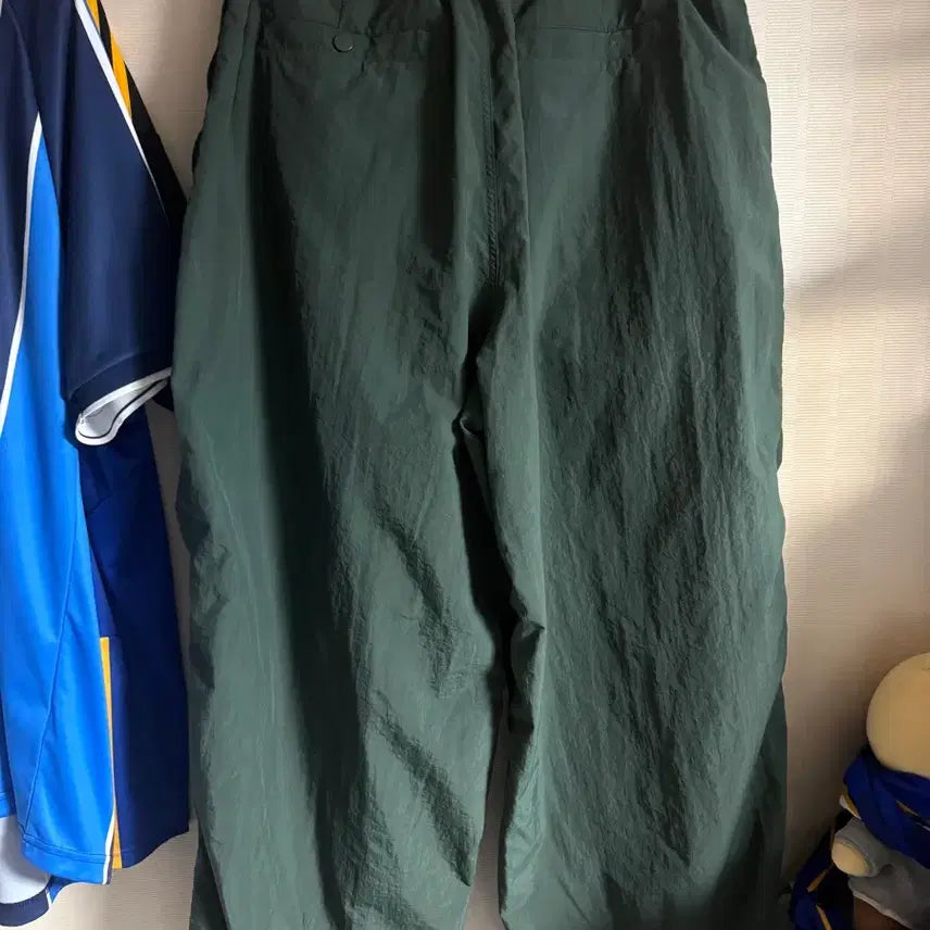 [BUNJANG] Angleon Nylon Tuck Balloon Pants / 앵글런 나일론 벌룬팬츠 그린