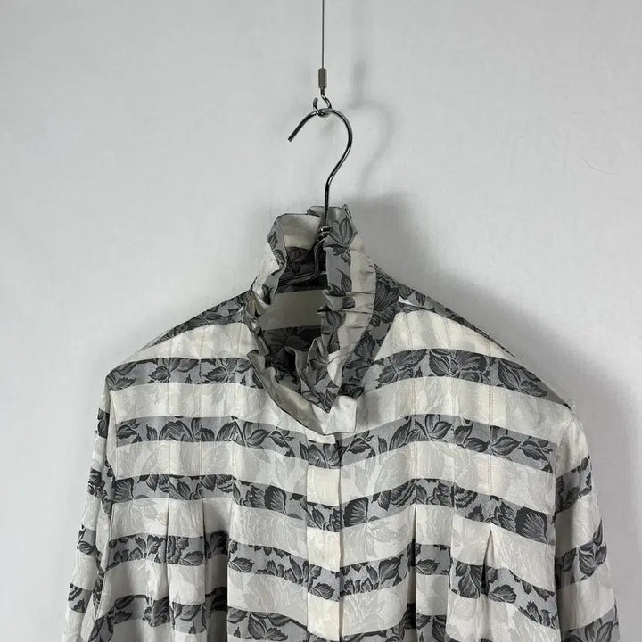 [BUNJANG] Christian Dior Floral Pleated Collar Silk Shirt / 90s Christian Dior 플라워패턴 플리츠 카라 실크 셔츠