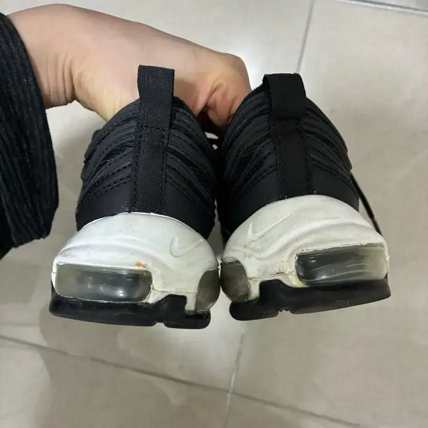 [BUNJANG] Nike Air Max 97 Black and White Sneakers / 나이키 에어맥스 97 블랙 검흰