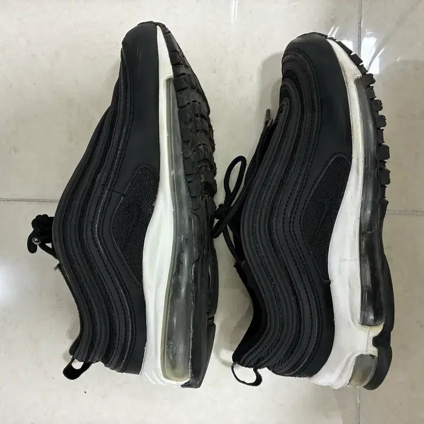 [BUNJANG] Nike Air Max 97 Black and White Sneakers / 나이키 에어맥스 97 블랙 검흰