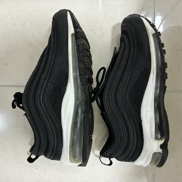 [BUNJANG] Nike Air Max 97 Black and White Sneakers / 나이키 에어맥스 97 블랙 검흰
