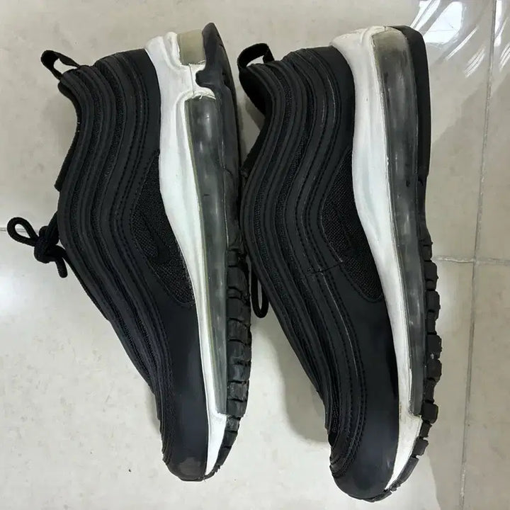 [BUNJANG] Nike Air Max 97 Black and White Sneakers / 나이키 에어맥스 97 블랙 검흰