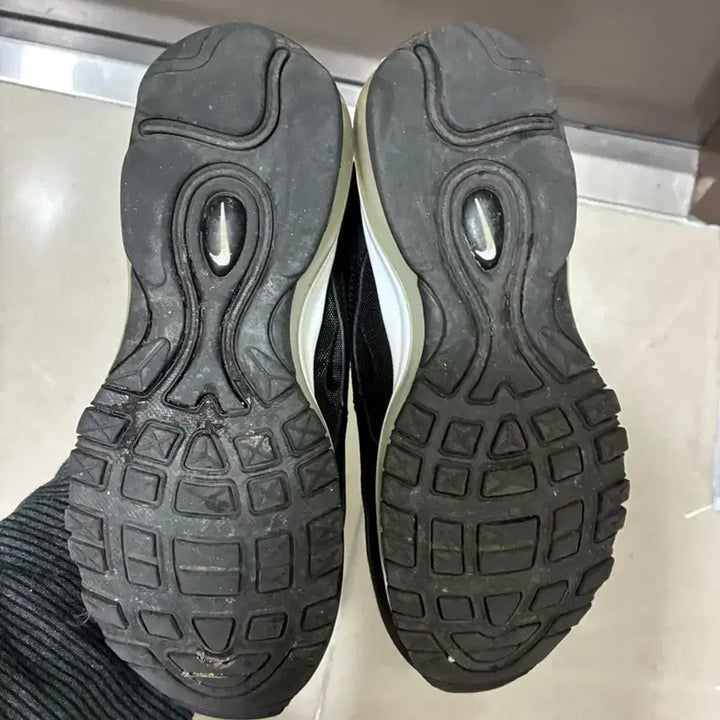 [BUNJANG] Nike Air Max 97 Black and White Sneakers / 나이키 에어맥스 97 블랙 검흰
