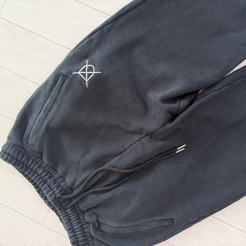[BUNJANG] Byzantine Unisex Black Jogger Pants / 비잔틴 바지 (남녀공용 정품)
