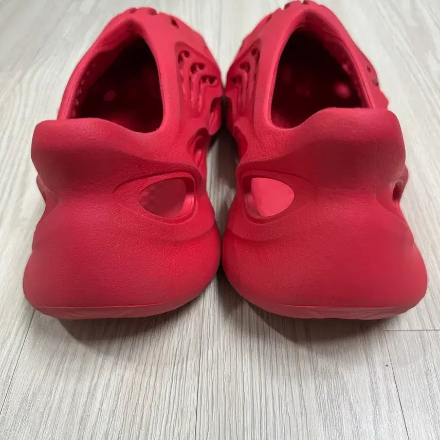 [SOLD OUT] 이지 폼러너 버밀리온 275사이즈 판매합니다