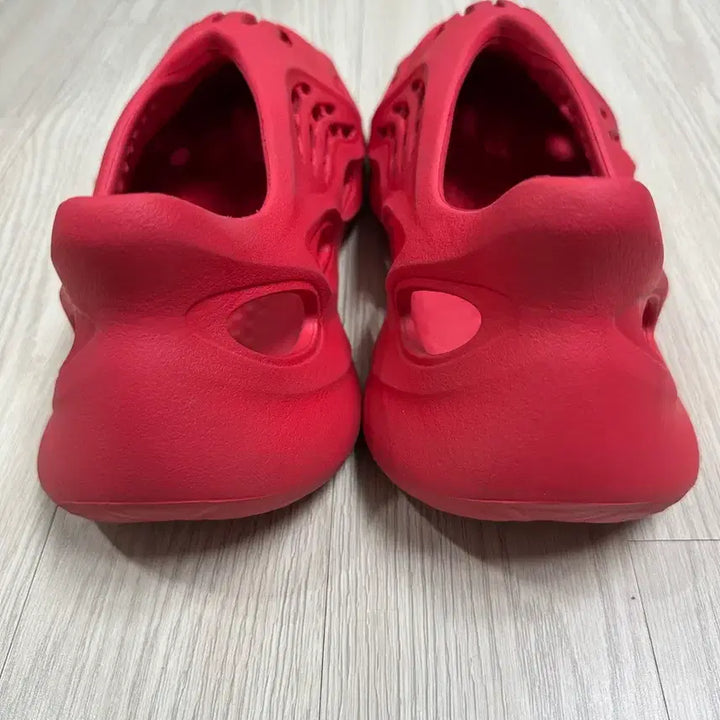 [SOLD OUT] 이지 폼러너 버밀리온 275사이즈 판매합니다