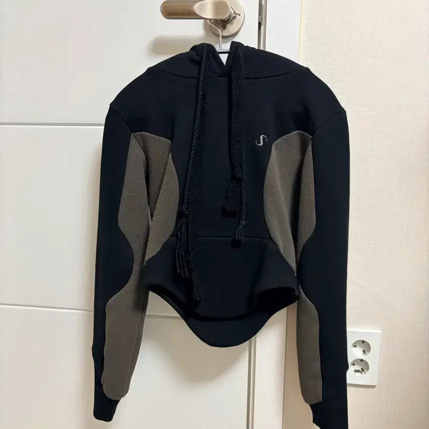 [BUNJANG] OJOS Curved Graphic Hoodie (Size 1) / OJOS 커브드 그래픽 후디 (1사이즈)