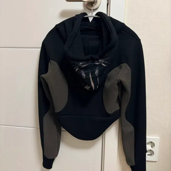 [BUNJANG] OJOS Curved Graphic Hoodie (Size 1) / OJOS 커브드 그래픽 후디 (1사이즈)