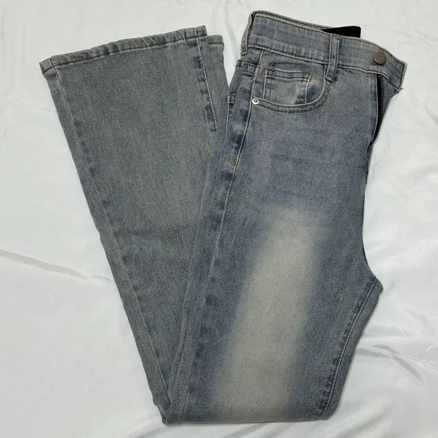[BUNJANG] Light Wash Denim Bootcut Jeans / 연청 데님 부츠컷 청바지