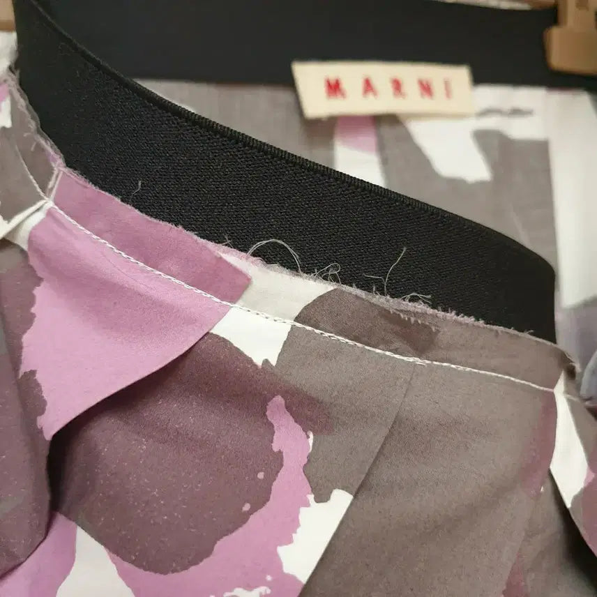 [BUNJANG] MARNI Abstract Pattern Volume Skirt / 명품 MARNI 마르니 쇼라인 추상패턴 사선턱 디테일 볼륨 스커트