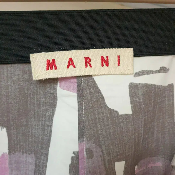 [BUNJANG] MARNI Abstract Pattern Volume Skirt / 명품 MARNI 마르니 쇼라인 추상패턴 사선턱 디테일 볼륨 스커트