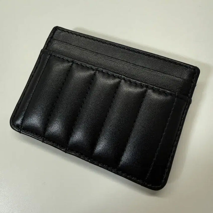 [SOLD OUT] 버버리 퀼팅 레더 카드지갑 블랙 금장