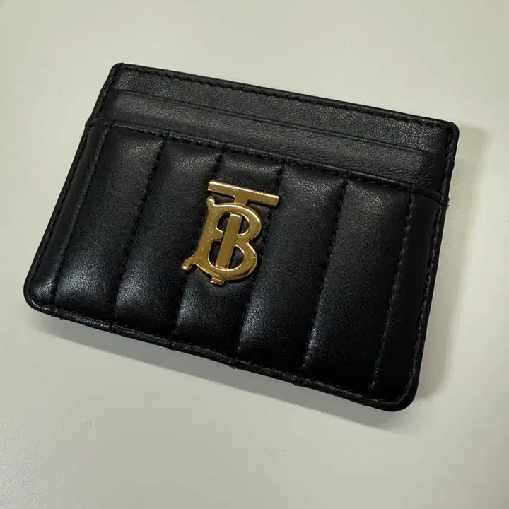 [SOLD OUT] 버버리 퀼팅 레더 카드지갑 블랙 금장