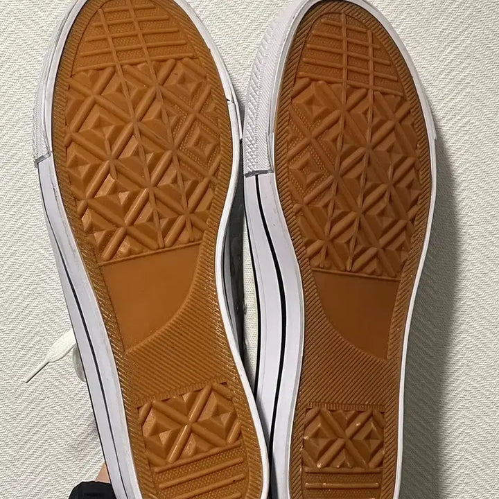 [BUNJANG] Converse White Sneakers / 컨버스
