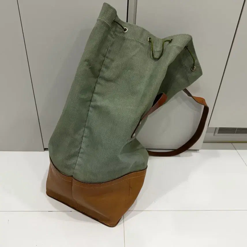 [BUNJANG] Swiss Army Canvas Leather Shoulder Bag / 귀한 스위스군 캔버스 가죽백
