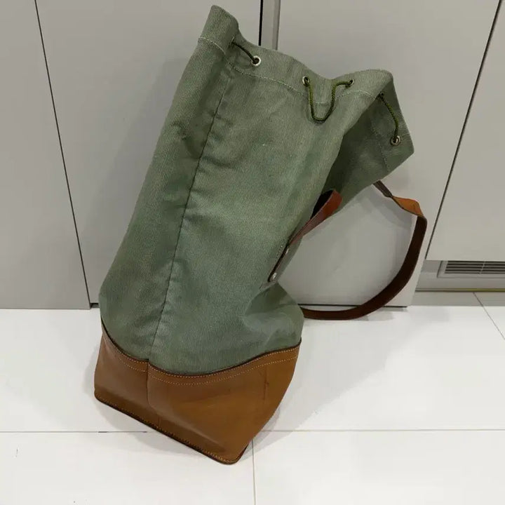 [BUNJANG] Swiss Army Canvas Leather Shoulder Bag / 귀한 스위스군 캔버스 가죽백