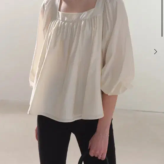 [BUNJANG] SIEH Ruffle Silky Blouse (Cream) / 시에 러플 실키블라우스 (크림)