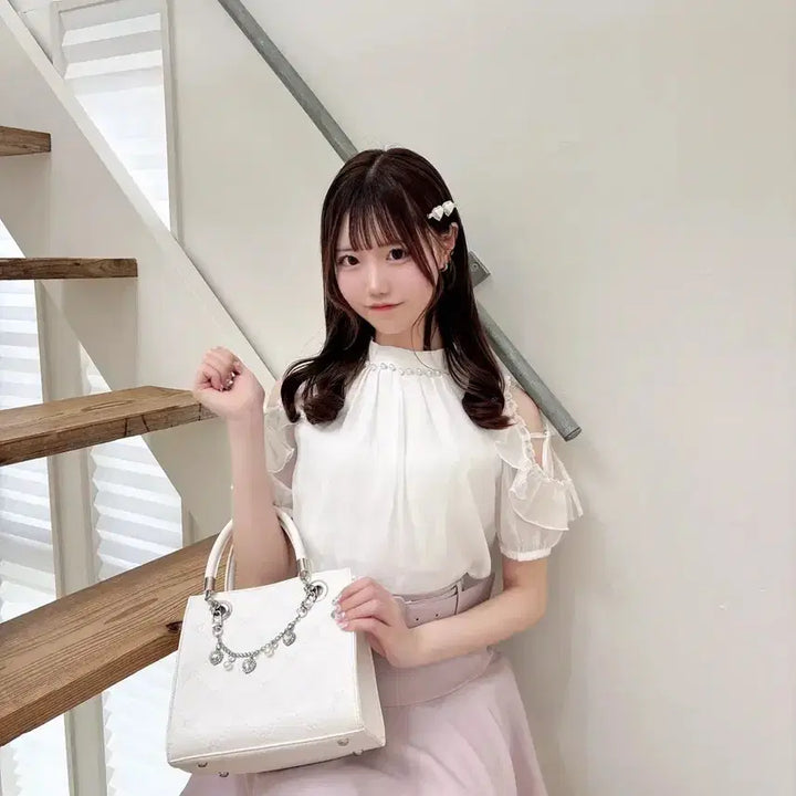 [BUNJANG] Evelyn Off-Shoulder Pearl Short Sleeve Blouse / 에블린 evelyn 오프숄더 펄 반팔 블라우스