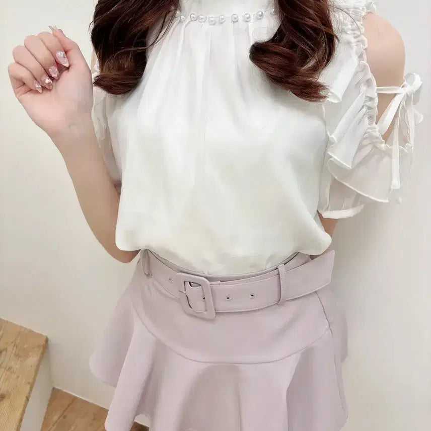 [BUNJANG] Evelyn Off-Shoulder Pearl Short Sleeve Blouse / 에블린 evelyn 오프숄더 펄 반팔 블라우스