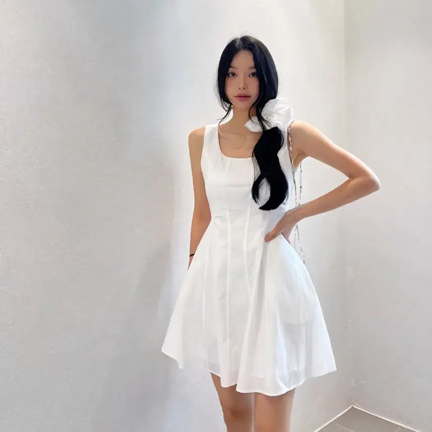 [BUNJANG] White Sleeveless Flare Dress / 화이트 민소매 플레어 원피스