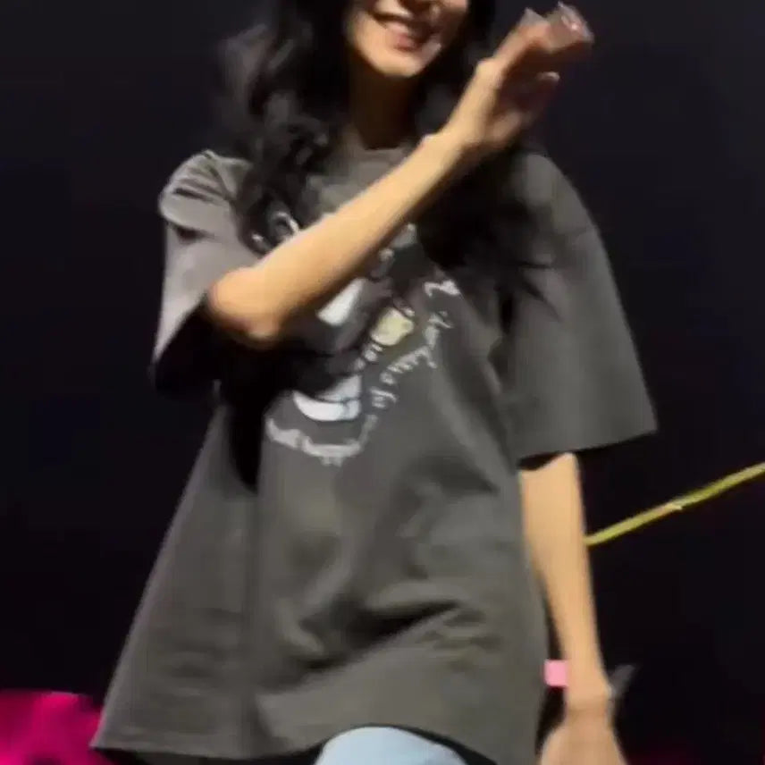 [BUNJANG] Blackpink Jisoo Hello Kitty T-shirt / 지수 헬로키티 반팔 티 새상품