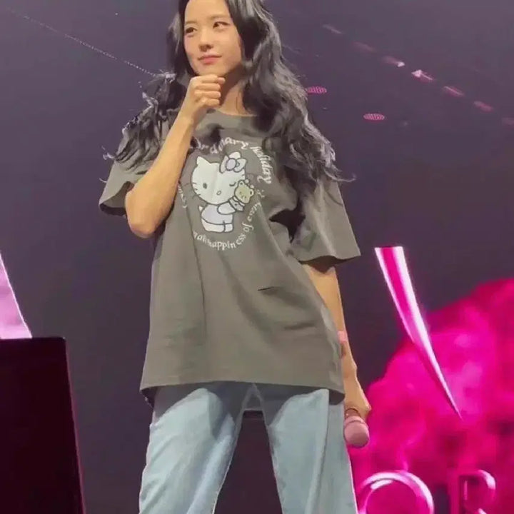 [BUNJANG] Blackpink Jisoo Hello Kitty T-shirt / 지수 헬로키티 반팔 티 새상품