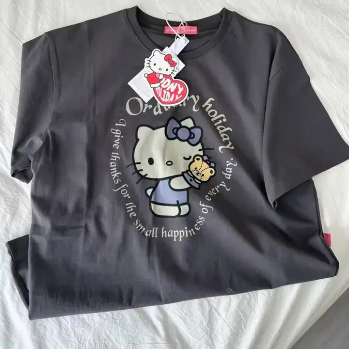 [BUNJANG] Blackpink Jisoo Hello Kitty T-shirt / 지수 헬로키티 반팔 티 새상품
