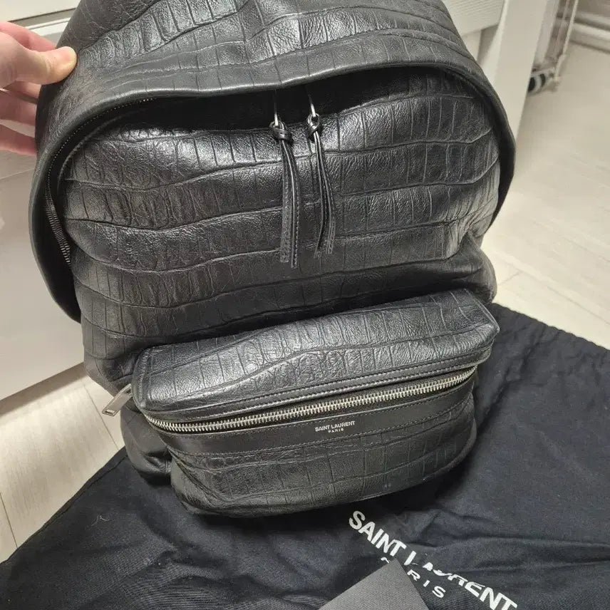 [BUNJANG] Saint Laurent Black Crocodile Embossed Leather Backpack / (백화점판) 생로랑 블랙 크로커다일 엠보싱 가죽 백팩