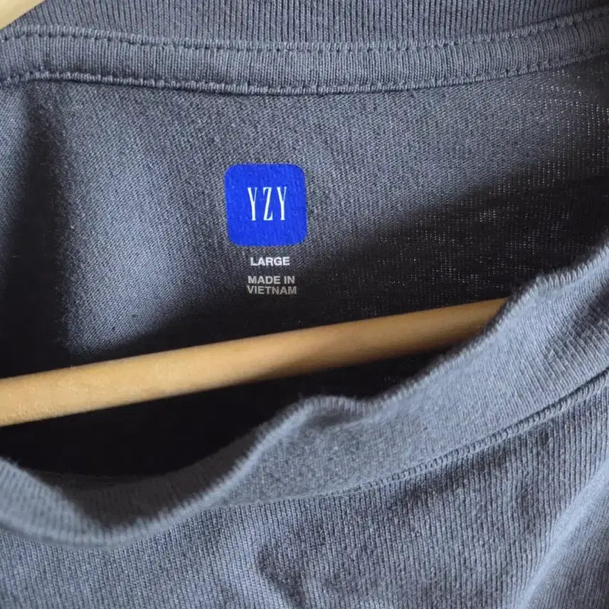 [BUNJANG] Yeezy Gap Long Sleeve Dark Gray Shirt / 이지 갭 긴팔 롱슬리브 다크그레이 L