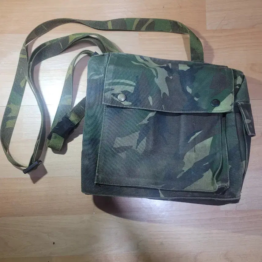 [BUNJANG] Dutch Gas Mask Bag Woodland Camo / 우드랜드 무늬 가방