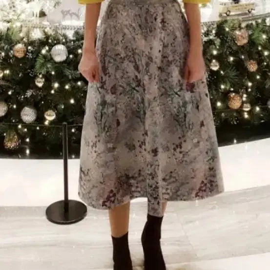[BUNJANG] Mine Embroidered Skirt - Size 44 / 마인 자수 스커트 44사이즈