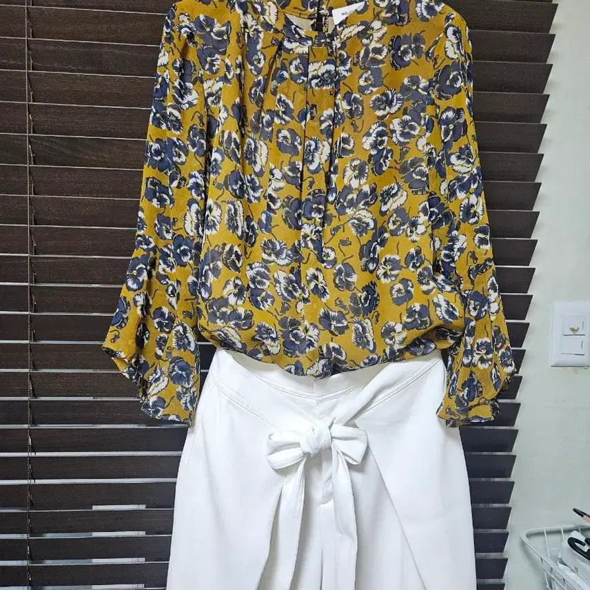 [BUNJANG] MojoSphin Flower Blouse / 모조에스핀 플라워 블라우스