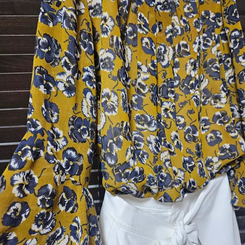 [BUNJANG] MojoSphin Flower Blouse / 모조에스핀 플라워 블라우스