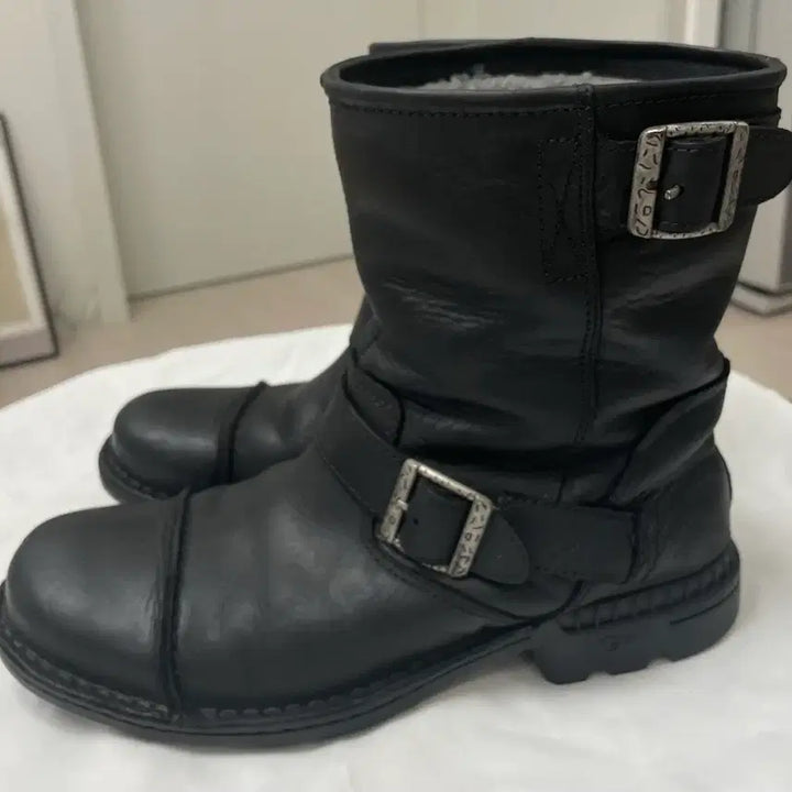 [BUNJANG] UGG Engineer Boots / 어그 엔지니어 부츠