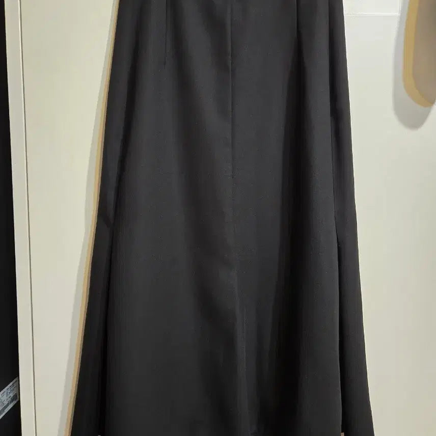 [SOLD OUT] 한섬 마인 밴딩 플레어 슬릿 스커트