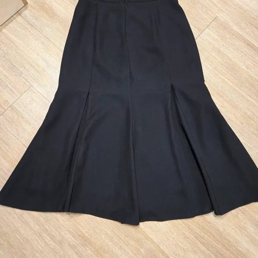 [SOLD OUT] 한섬 마인 밴딩 플레어 슬릿 스커트
