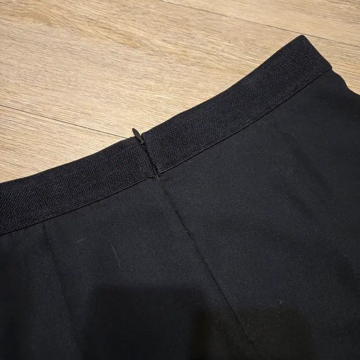 [SOLD OUT] 한섬 마인 밴딩 플레어 슬릿 스커트