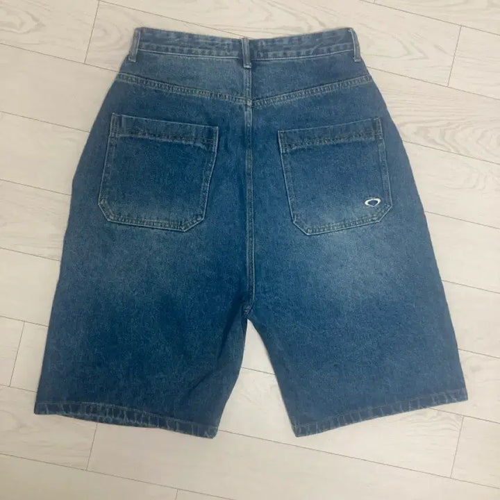 [SOLD OUT] 스켈리웩 빅 버뮤다 데님 쇼츠 (인디고)