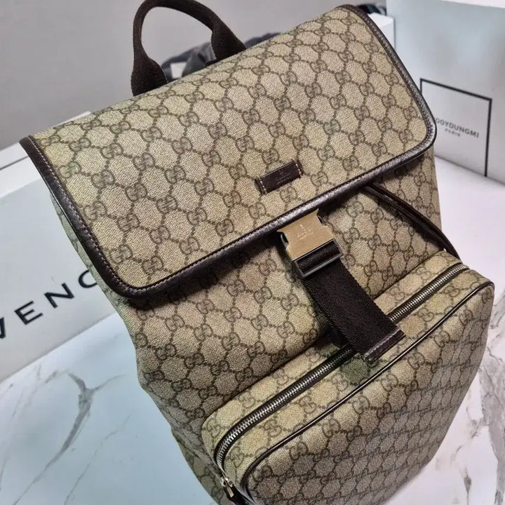 [BUNJANG] Gucci GG Supreme Canvas Backpack / (정품) 구찌 GG 수프림 캔버스 플랩 백팩 가방