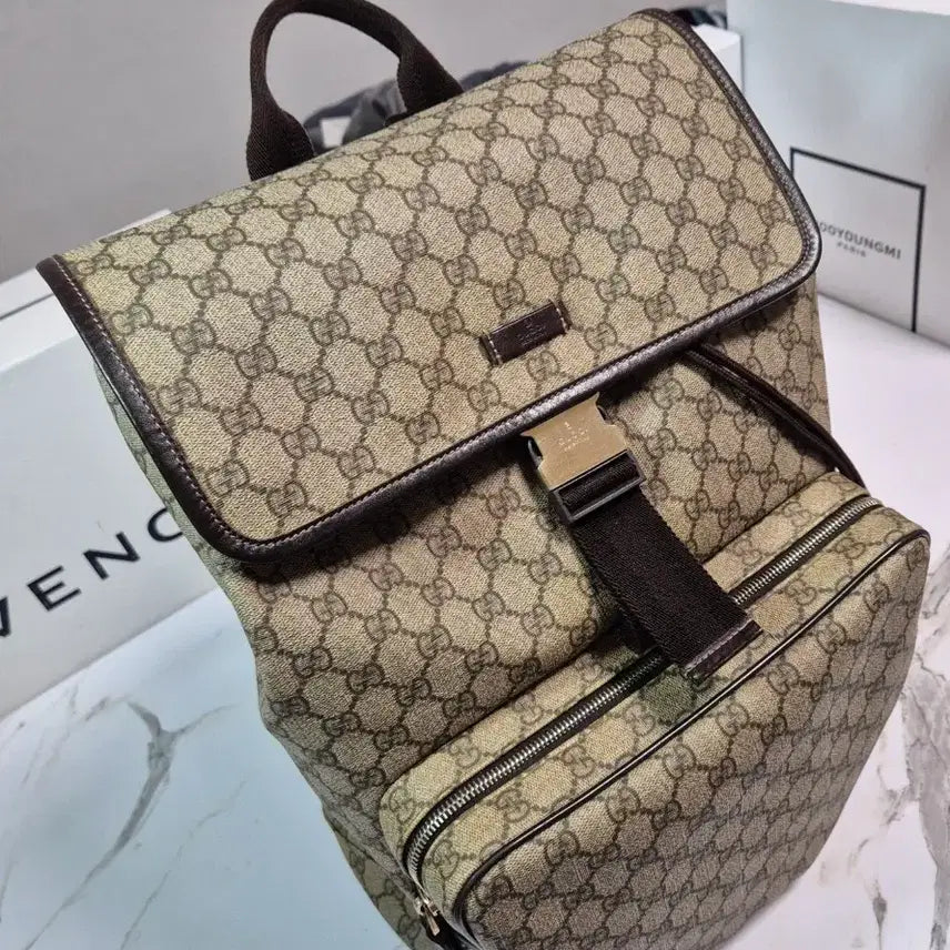 [BUNJANG] Gucci GG Supreme Canvas Backpack / (정품) 구찌 GG 수프림 캔버스 플랩 백팩 가방