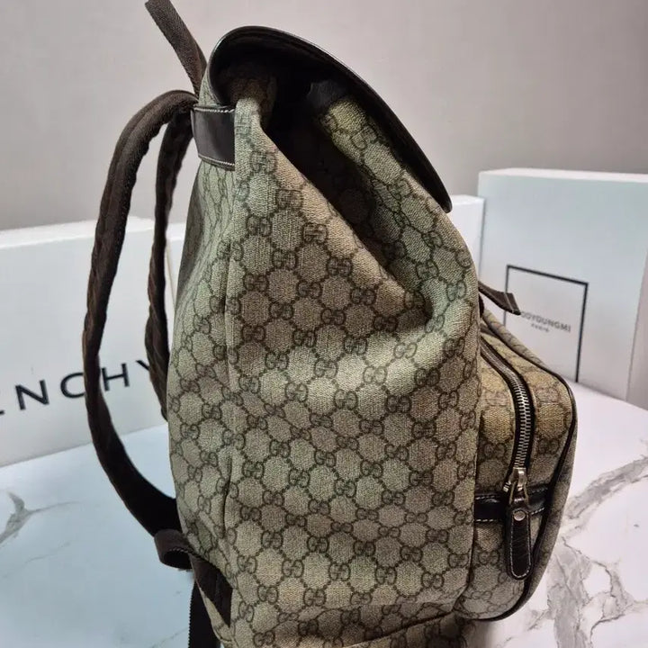 [BUNJANG] Gucci GG Supreme Canvas Backpack / (정품) 구찌 GG 수프림 캔버스 플랩 백팩 가방