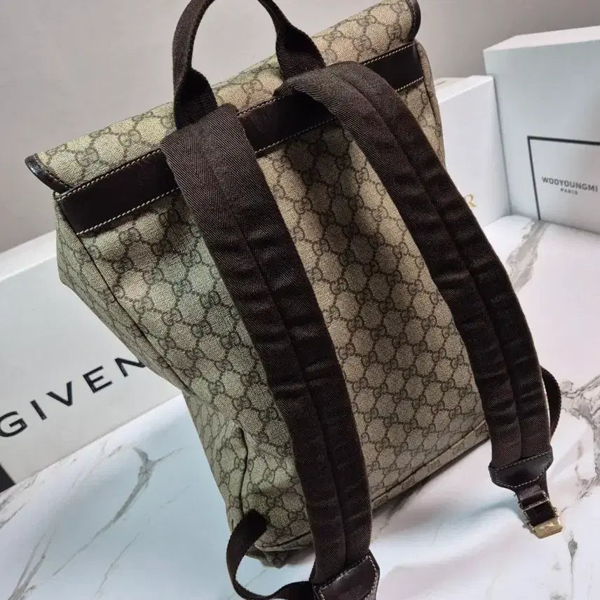 [BUNJANG] Gucci GG Supreme Canvas Backpack / (정품) 구찌 GG 수프림 캔버스 플랩 백팩 가방